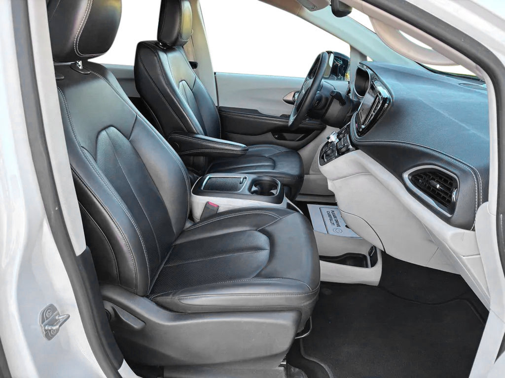 Used 2024 Chrysler Pacifica Limited FWD image 33