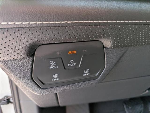Certified 2025 Volkswagen Atlas Cross Sport SE w/ Panoramic Sunroof Package AWD/4WD image 31