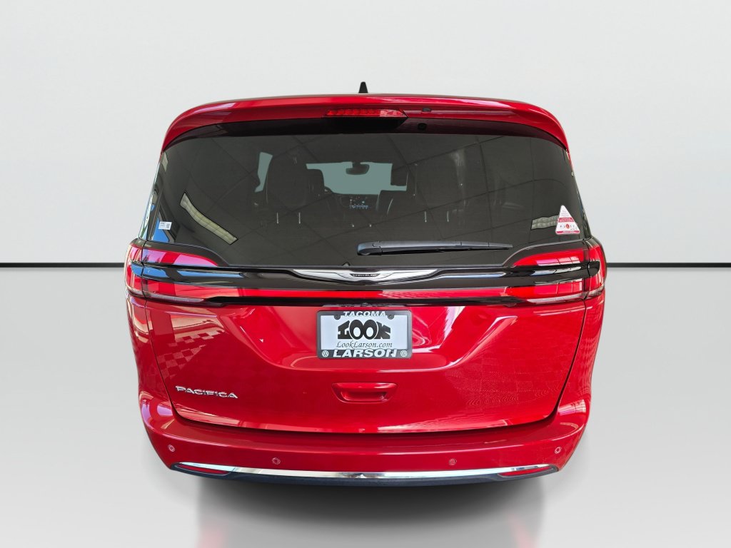 Used 2025 Chrysler Pacifica Select FWD image 4