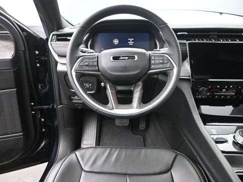 Used 2024 Jeep Grand Cherokee Limited w/ Luxury Tech Group II image 27