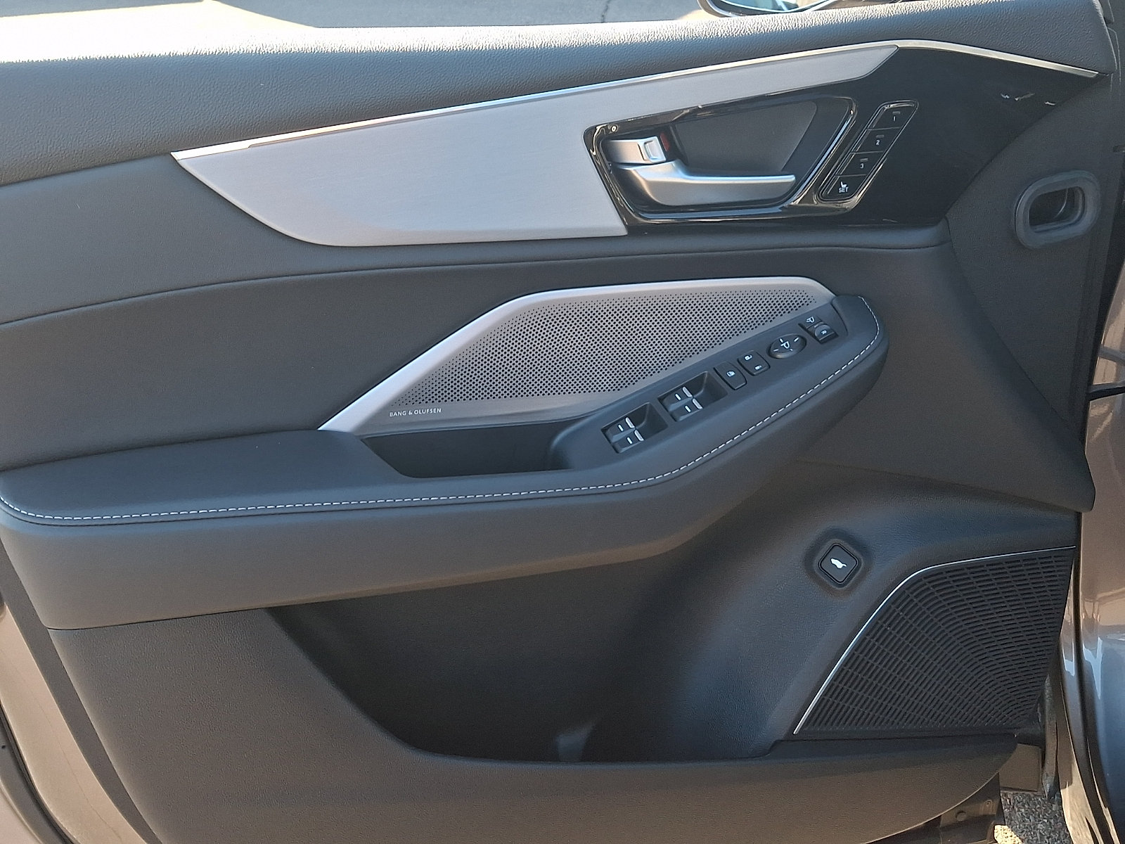 Certified 2026 Acura MDX w/ Technology Package FWD image 13
