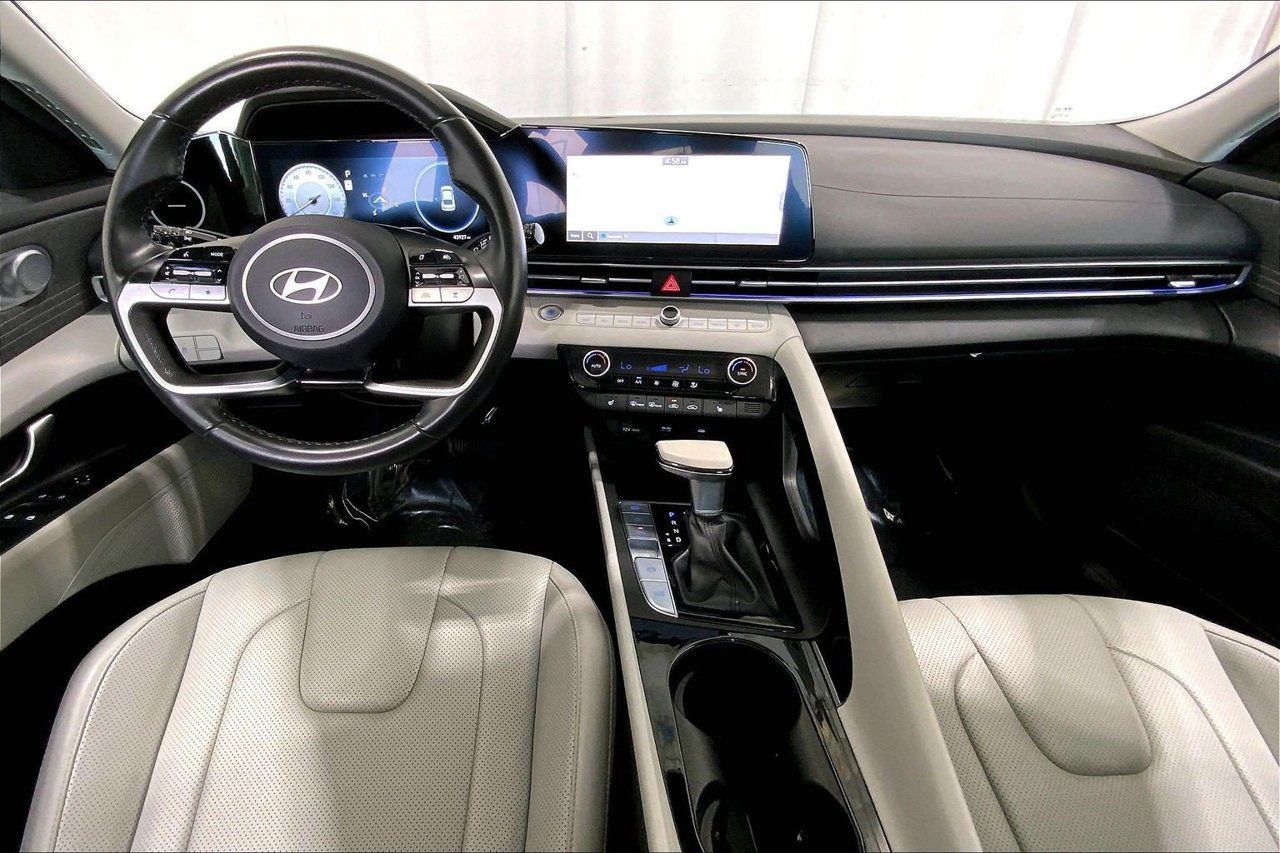 Used 2024 Hyundai Elantra Limited FWD image 15