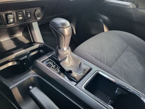 Used 2018 Toyota Tacoma TRD Off-Road image 23