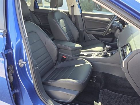 Used 2024 Volkswagen Jetta SE w/ Panoramic Sunroof Package image 17