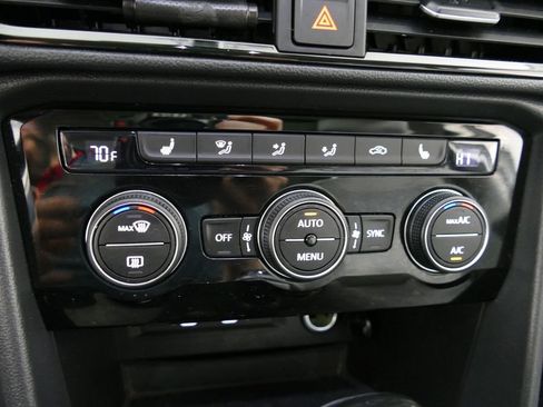 Used 2024 Volkswagen Taos SE w/ Panoramic Sunroof Package image 15