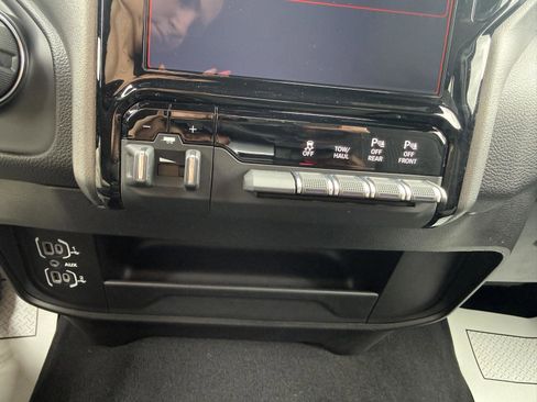 Used 2024 RAM 2500 Big Horn w/ Night Edition AWD/4WD image 19