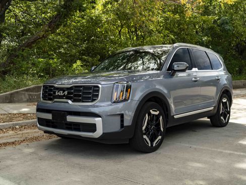 Used 2025 Kia Telluride S FWD image 5
