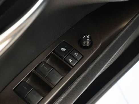 Used 2022 Toyota Camry SE FWD image 13