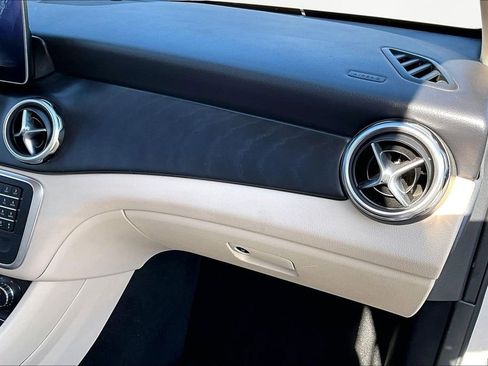 Used 2019 Mercedes-Benz GLA 250 w/ Convenience Package image 18