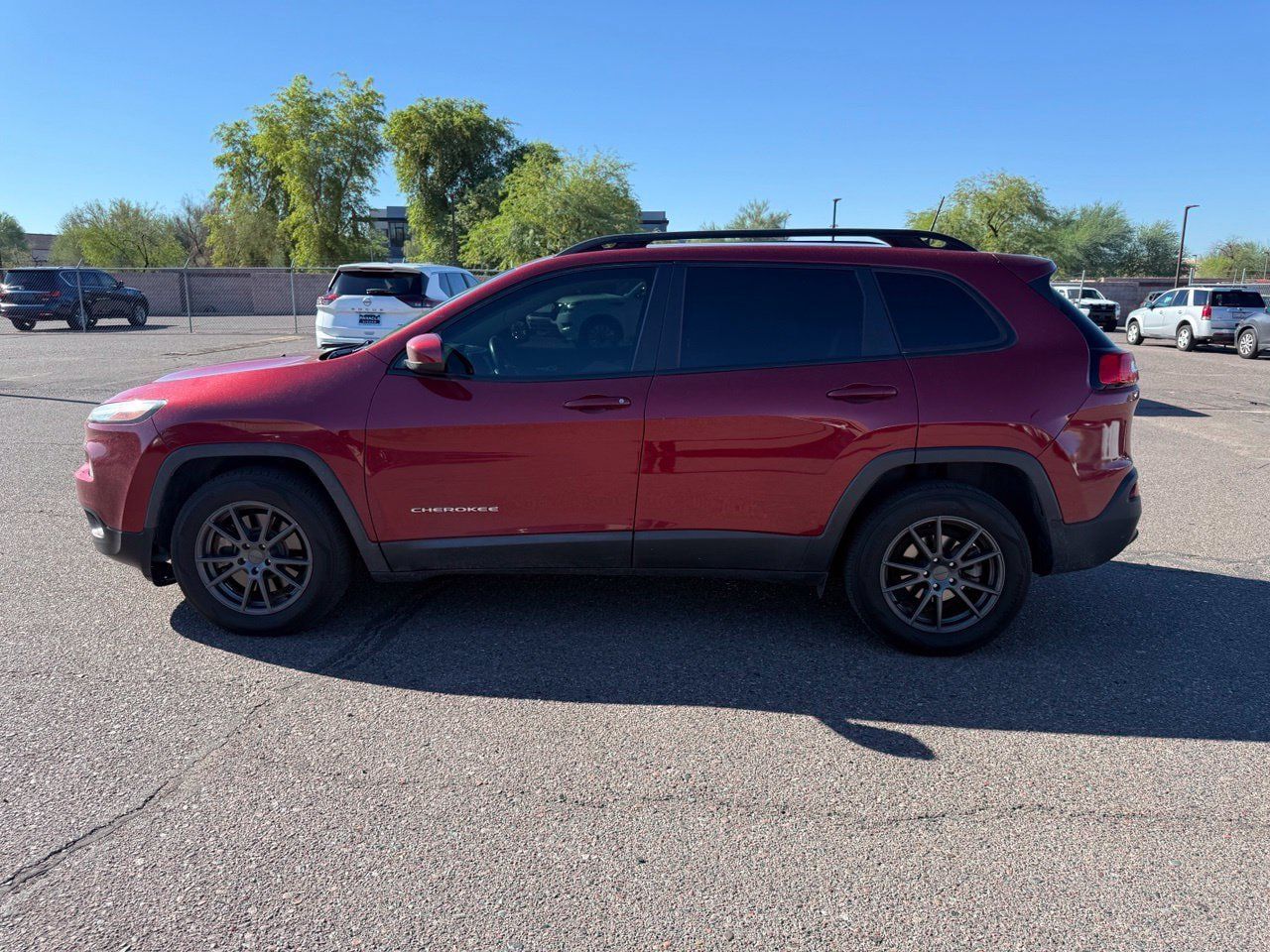 Used 2017 Jeep Cherokee Latitude FWD image 8