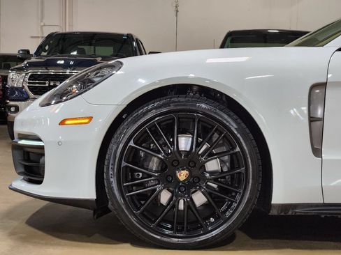 Used 2022 Porsche Panamera image 5
