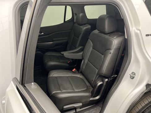 Certified 2023 GMC Acadia SLT w/ Elevation Edition image 13