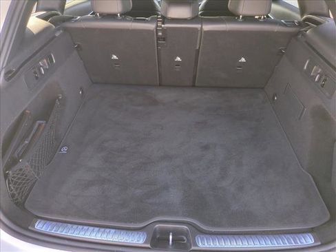 Used 2025 Mercedes-Benz GLC 300 image 6
