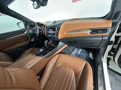 Used 2021 Maserati Levante image 24