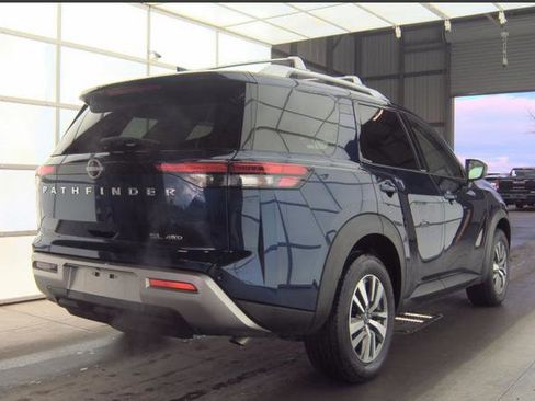 Used 2025 Nissan Pathfinder SL w/ Cargo Package image 2