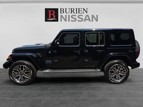 Used 2023 Jeep Wrangler Unlimited Sahara AWD/4WD image 2