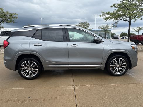 Used 2024 GMC Terrain Denali w/ Denali Premium Package AWD/4WD image 8