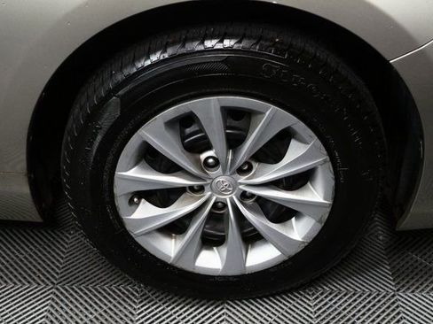 Used 2017 Toyota Camry LE image 32