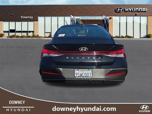 Used 2025 Hyundai Elantra Sport FWD image 4
