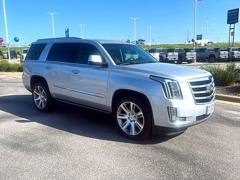 Used 2019 Cadillac Escalade Premium Luxury AWD/4WD image 4