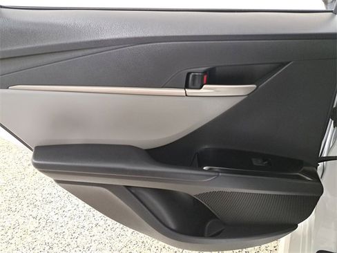 Used 2025 Toyota Camry SE image 14