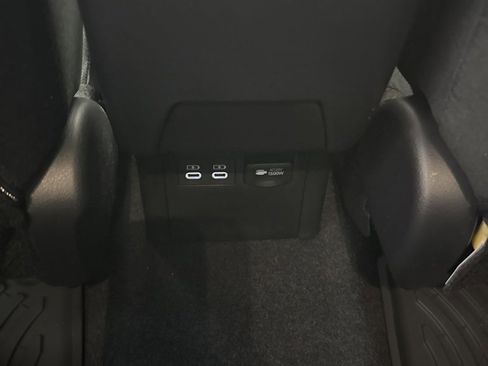 Used 2025 Toyota Prius Plug-In Hybrid image 26