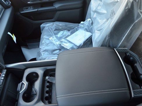 New 2026 RAM 1500 4x4 Crew Cab image 22