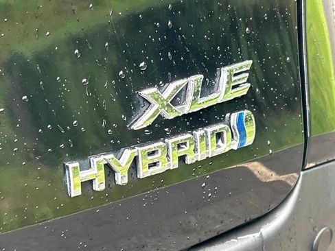Used 2024 Toyota Sienna XLE w/ XLE Plus Package AWD/4WD image 8