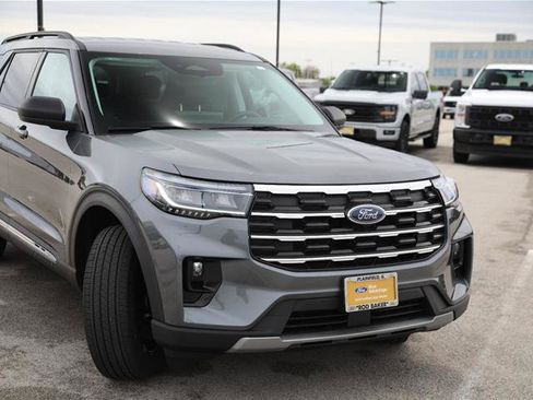 Certified 2025 Ford Explorer Active w/ Active Comfort Package AWD/4WD image 4