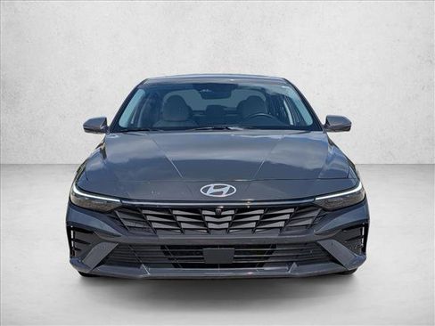 Used 2024 Hyundai Elantra Limited FWD image 2