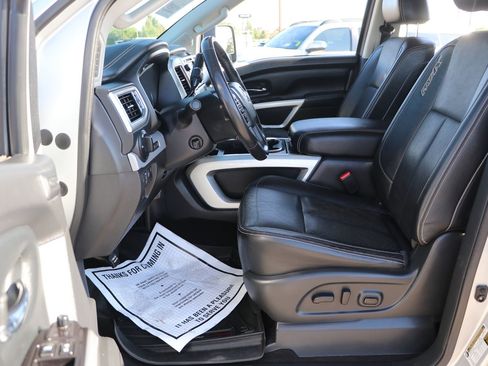 Used 2019 Nissan Titan PRO-4X w/ Pro-4x Convenience Package image 13