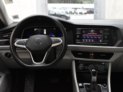 Used 2022 Volkswagen Jetta SE image 31