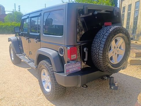 Used 2015 Jeep Wrangler Unlimited Sport w/ Quick Order Package 24S AWD/4WD image 8