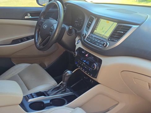 Used 2016 Hyundai Tucson Limited w/ Option Group 03 FWD image 13