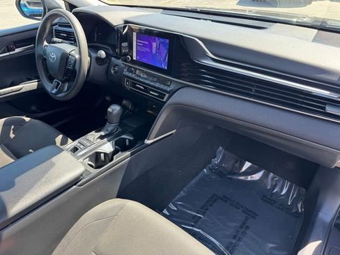 Used 2025 Toyota Camry LE image 5