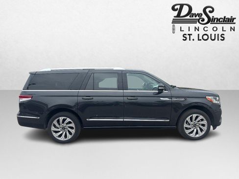 Used 2024 Lincoln Navigator L Reserve AWD/4WD image 2