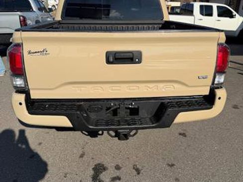Used 2020 Toyota Tacoma TRD Off-Road w/ Technology Package image 4
