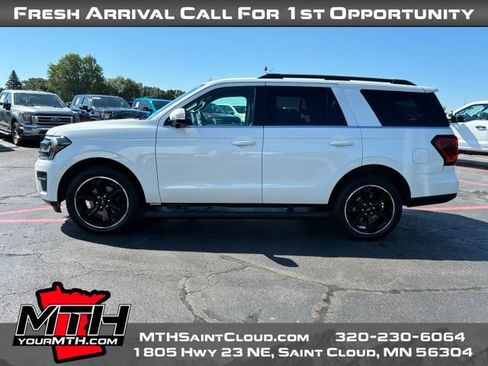 Used 2024 Ford Expedition Limited AWD/4WD image 5