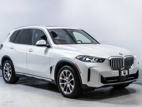 Used 2024 BMW X5 xDrive40i w/ Premium Package image 9