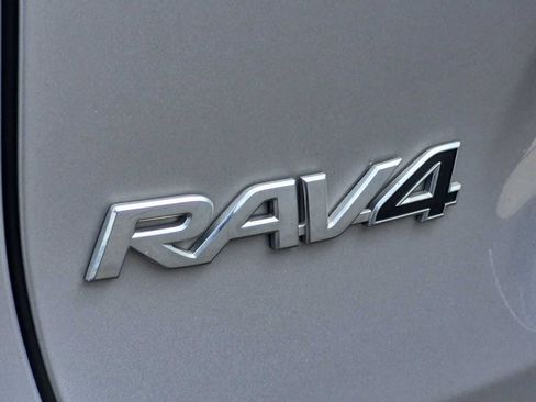 Used 2021 Toyota RAV4 XLE w/ Convenience Package AWD/4WD image 13