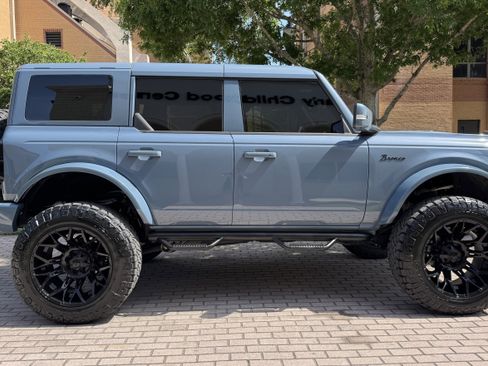 Used 2025 Ford Bronco Outer Banks AWD/4WD image 2