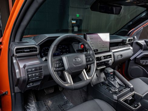 Used 2025 Toyota Tacoma TRD Off-Road image 17