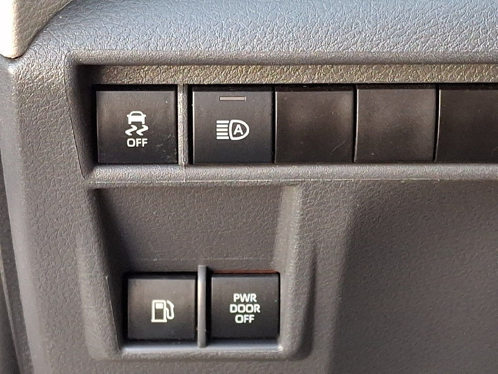 Used 2024 Toyota Sienna XLE FWD image 27