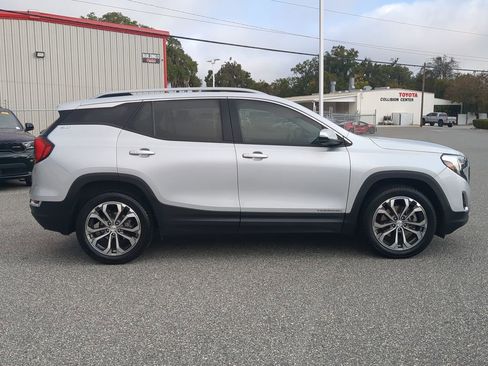 Used 2020 GMC Terrain SLT w/ Preferred Package image 12
