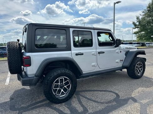 Used 2024 Jeep Wrangler Unlimited Rubicon AWD/4WD image 11