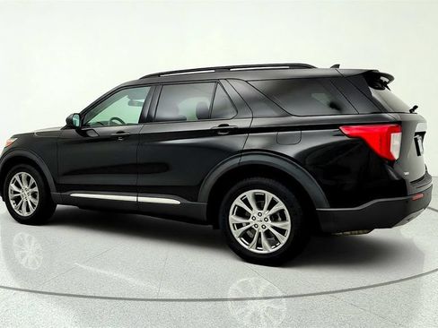 Used 2020 Ford Explorer XLT w/ Equipment Group 202A AWD/4WD image 7