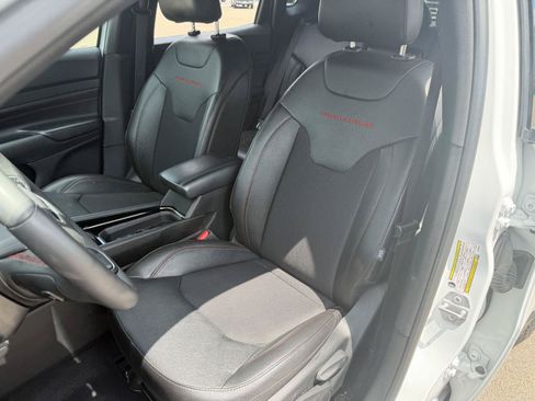Certified 2025 Jeep Compass Trailhawk AWD/4WD image 16