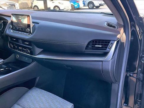 Certified 2023 Nissan Rogue SV image 17