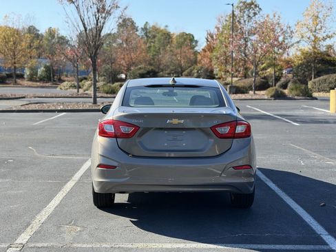 Used 2017 Chevrolet Cruze LT w/ Convenience Package image 8