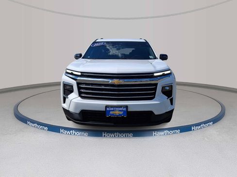 Used 2025 Chevrolet Traverse LT w/ Driver Confidence Package AWD/4WD image 2
